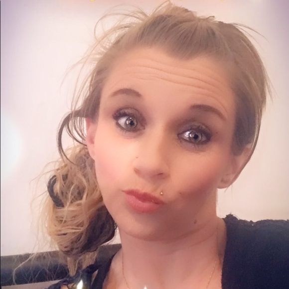 Meet your Posher, Jessica - Picture 1 of 1